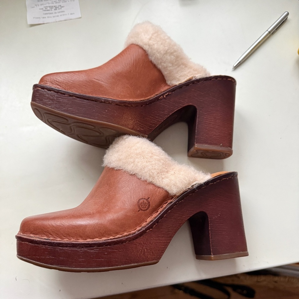 Born Sundace Brown leather  shearling clogs size 6